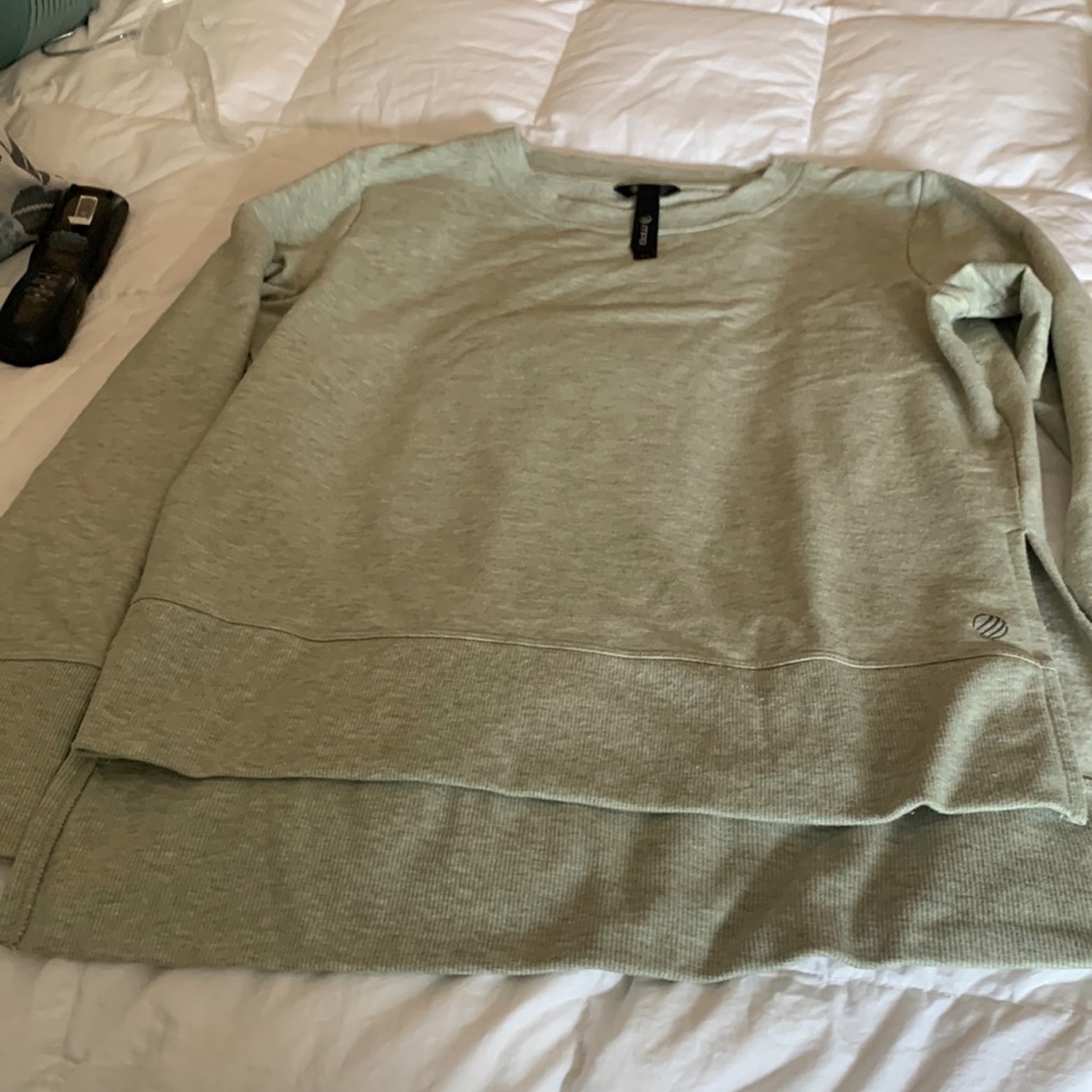 MPG brand athletic top EUC sage green high low fleece lined M